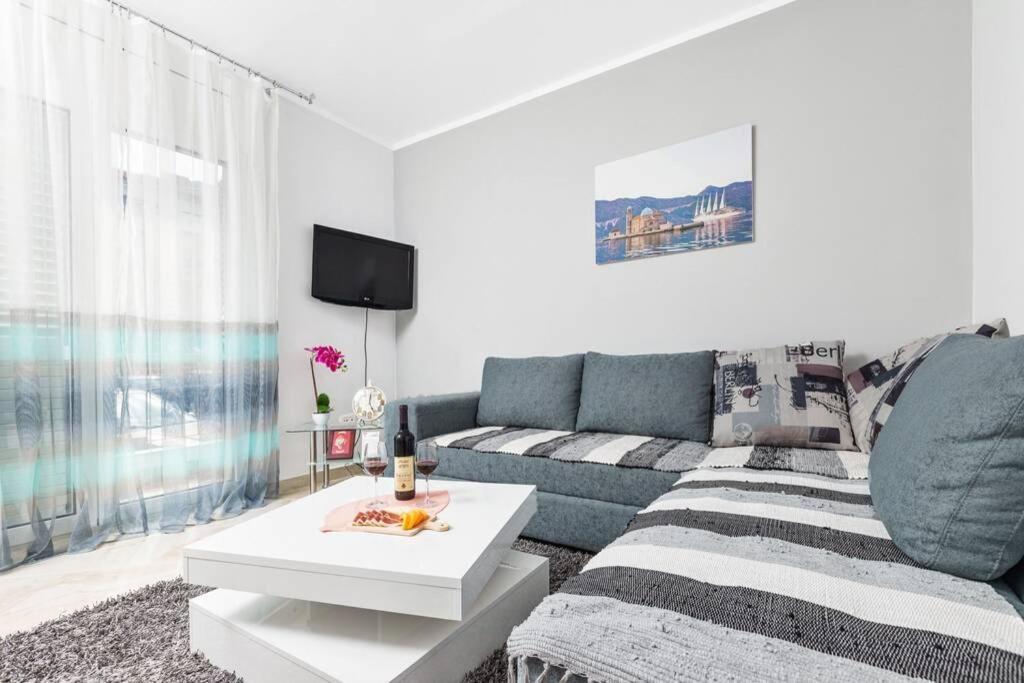 Apartment Milos Kotor Exteriér fotografie